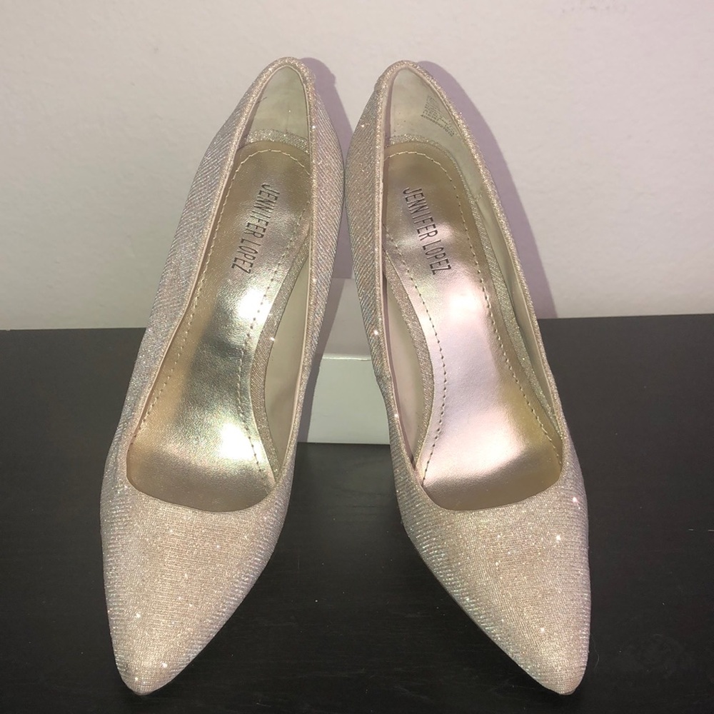 Gently used Jlo heels 👠 BEIGE color SIZE 7